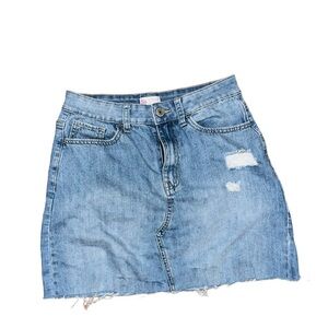 SO~DENIM DISTRESSED MINI SKIRT•SIZE 9/29 MEDIUM WASH•
